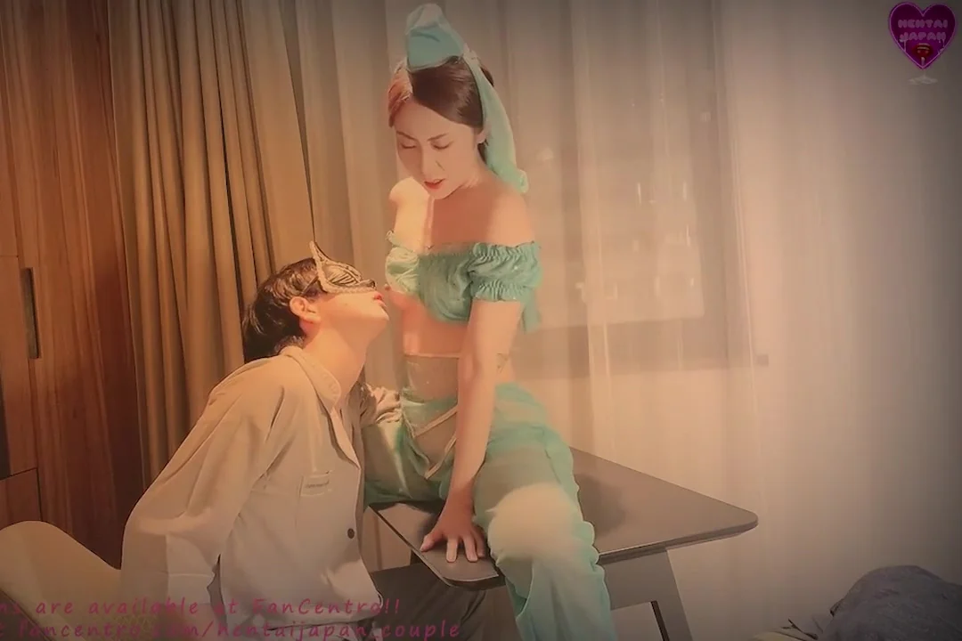 (1/4) Beautiful Lady With Arabian Costume Comes Into Heat By Hot Kiss And Sexy Smell Of His Dick