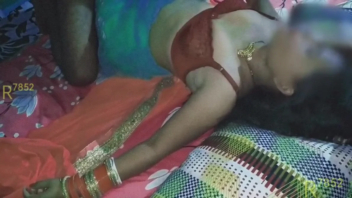 Bhabhi Ke Boyfriend Ne Pahle Bhabhi Ki Saree Kholi Phir Blouse Or Bra Khol Kar Bhabhi Ne Dudh Pilaya With Hindi Talk