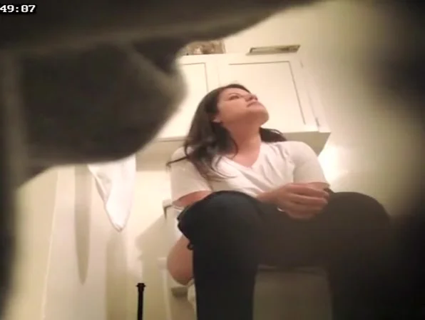 Ten pulling down her pants to piss