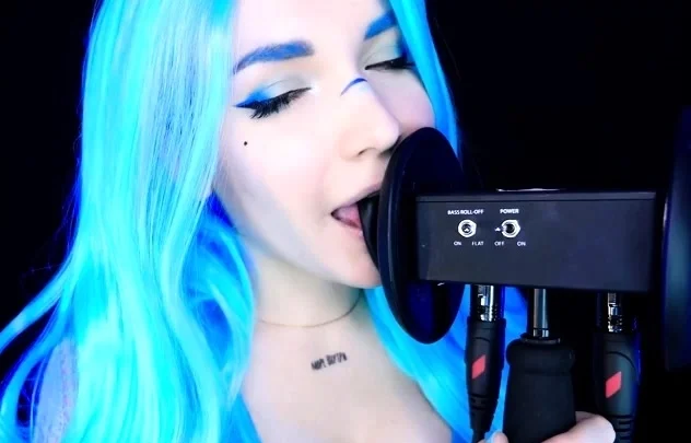 ASMR Kitty Klaw - Licking & Mouth sounds