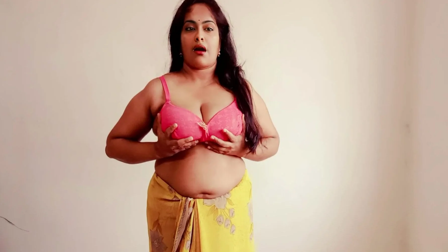 Horny Indian In Arya Masturabating Her Self