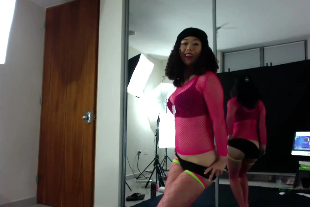 Gorgeous Asian Gyrating & Dancing Sensually with Her Hypnotic Dance Moves