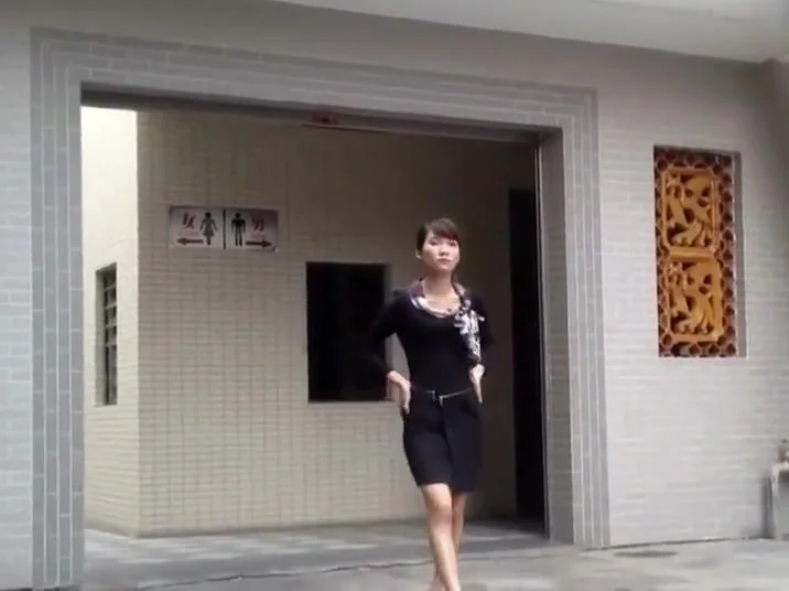 Hairy chinese pussy caught while pissing