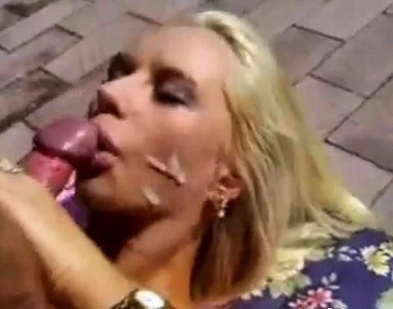 Norsk blond pornostjerne - Anal- og ansiktsbehandling