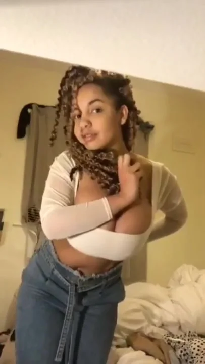 teen 18+ On Periscope Has Massive Boobs