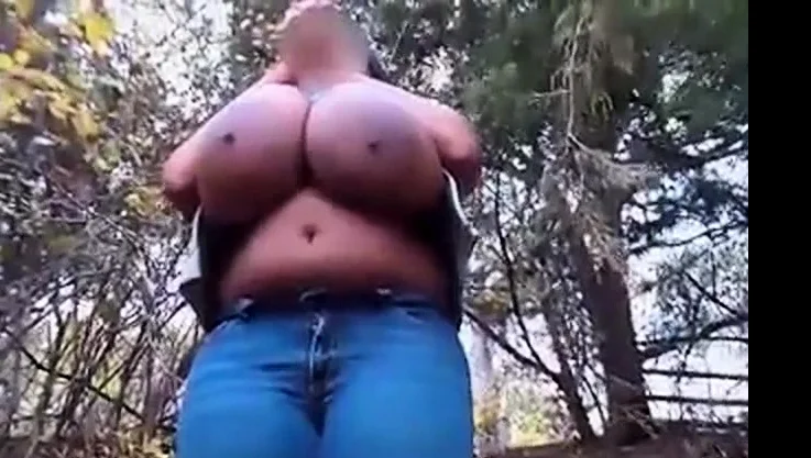 Busty BBW showing her boobs