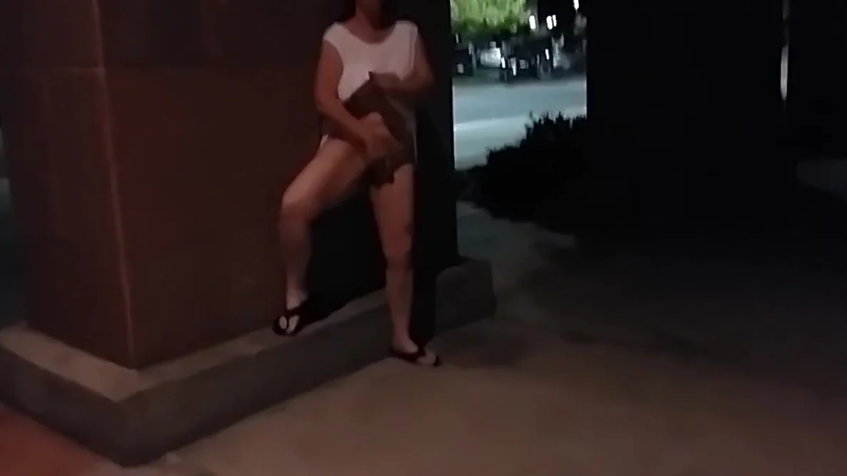 Splackum! Wife Flashing At Mall!