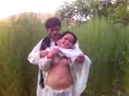 Desi teen 18+ Have Outdoor Fun With Her Naughty