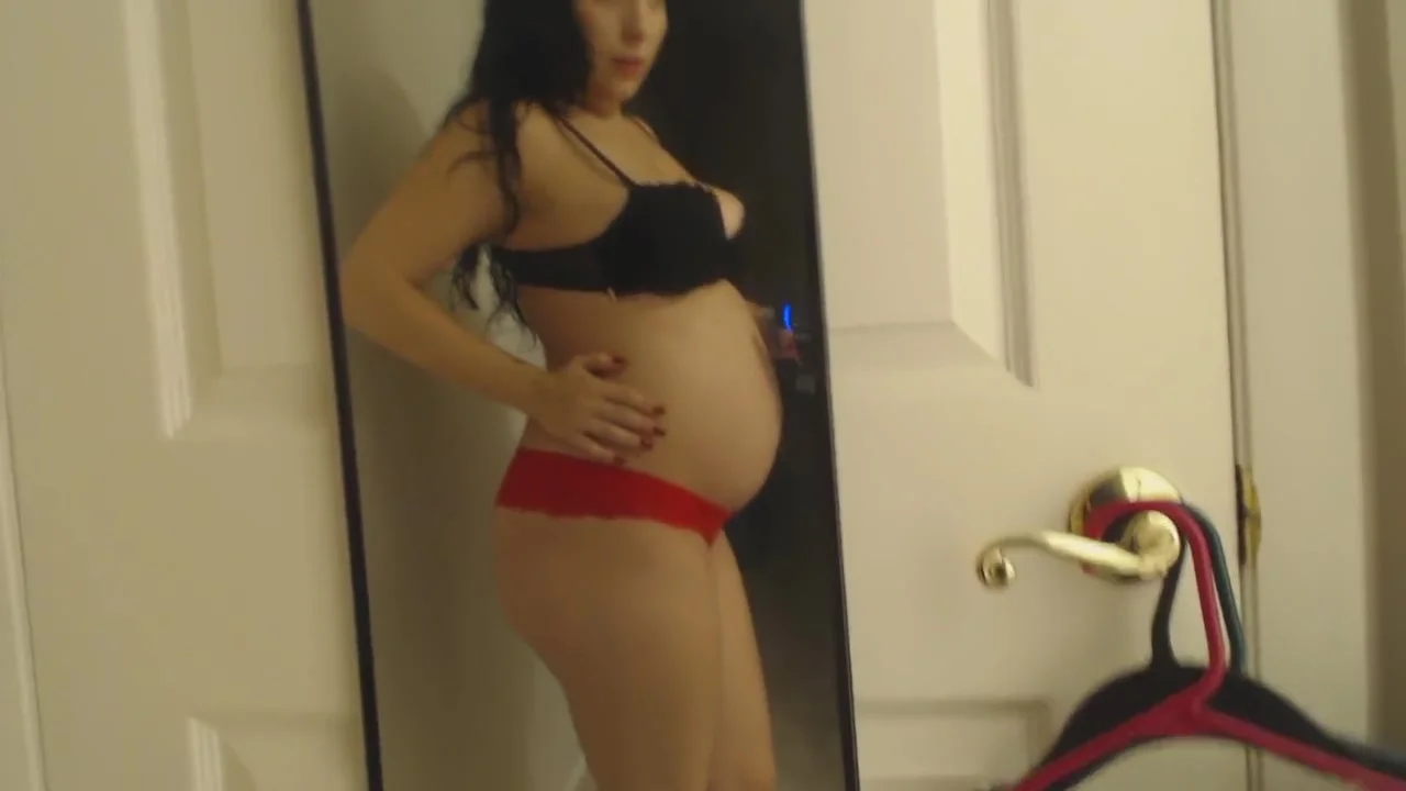 Pregnant Jessica Barry 02