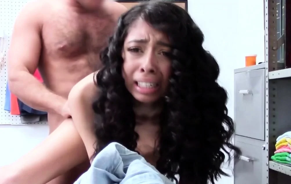 Teen thief's cunt is getting pounded