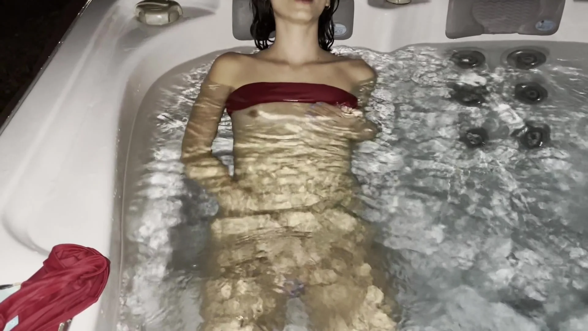 Hot teen 18+ Lets Me Watch Her While Masturbating In Outdoor Jacuzzi