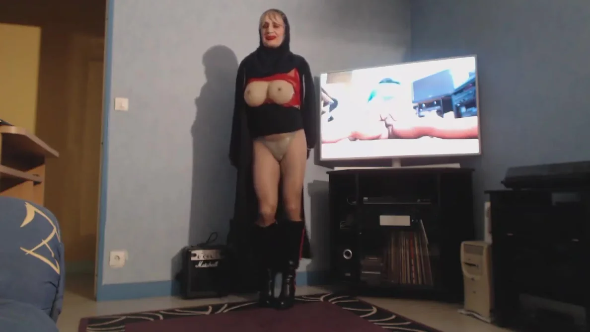 Beurette En Hijab Dance Les Nichons A L Air