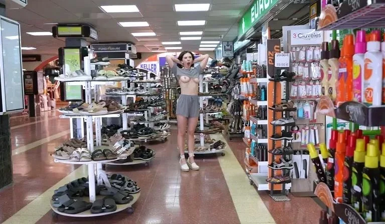 Sneaky Underboob Flash in Public Shopping Spree