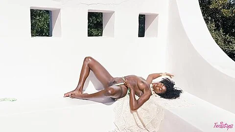 Naughty Ebony Bombshell Nicole Kitt Surprising Xxx S