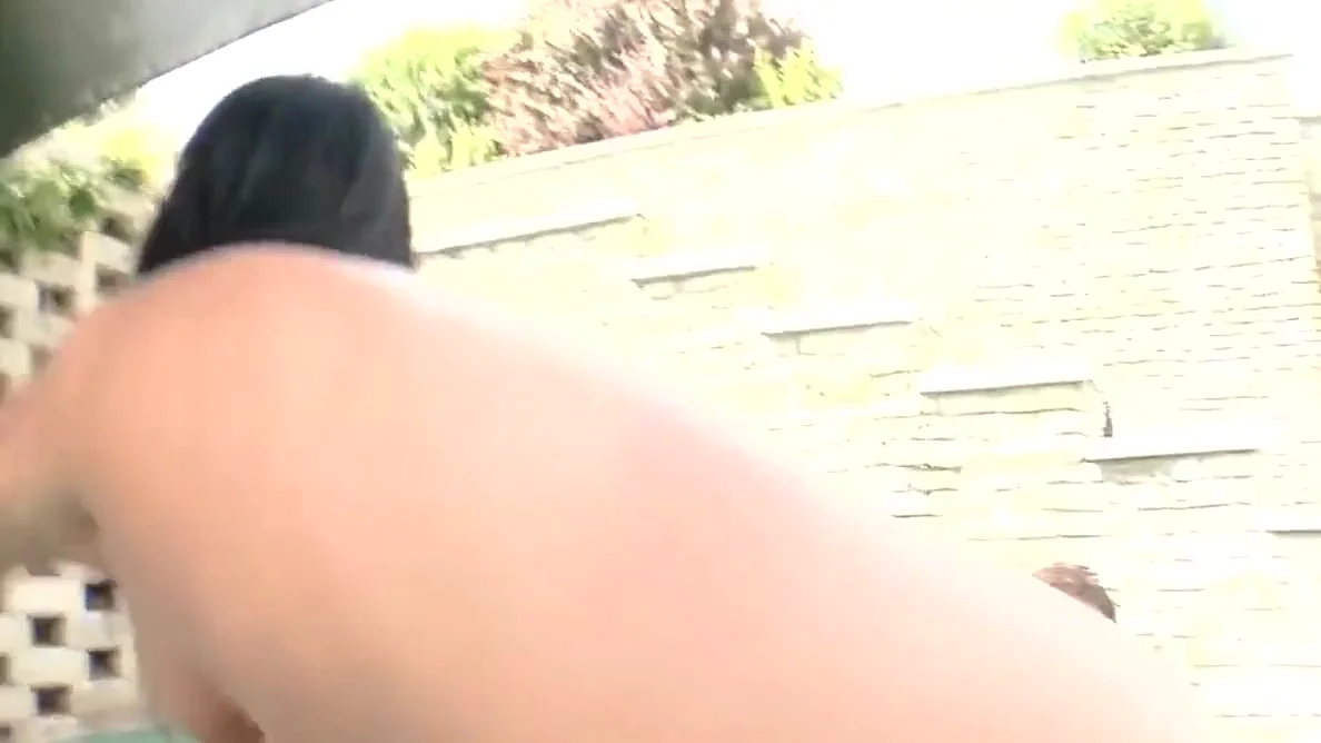 3some Loving Amateur Babe Pussydrilled Outdoor While Sucks