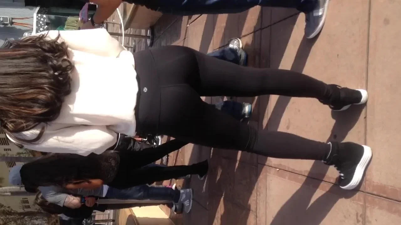 Sexy booty Asian in spandex