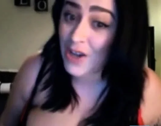 Leanne Crow Shows Her Gorgeous Body On Webcam