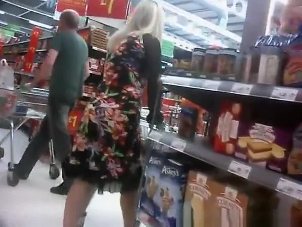 Blonde and a Polish Shopper