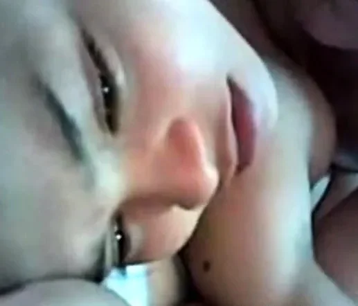 Khmer Girl on Webcam Pleases a Man