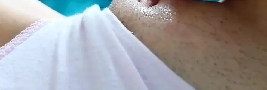 Perfect babe has a super wet pussy after the gym