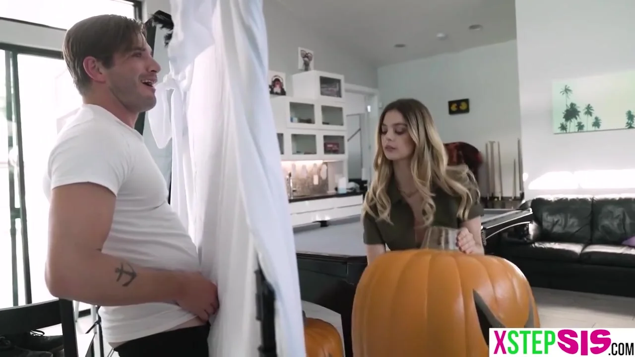 Molly Little - Halloween Had teen 18+ Stepsister And Bff Mia Key Horny For Bones