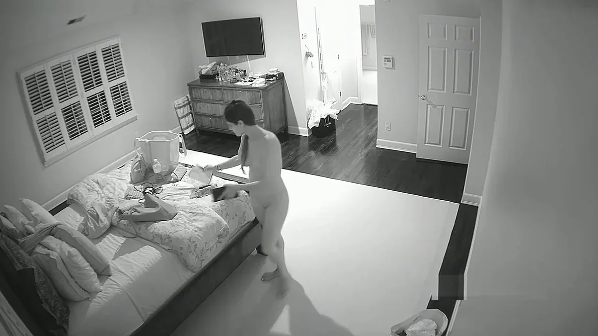 MILF Changing in Bedroom Cam