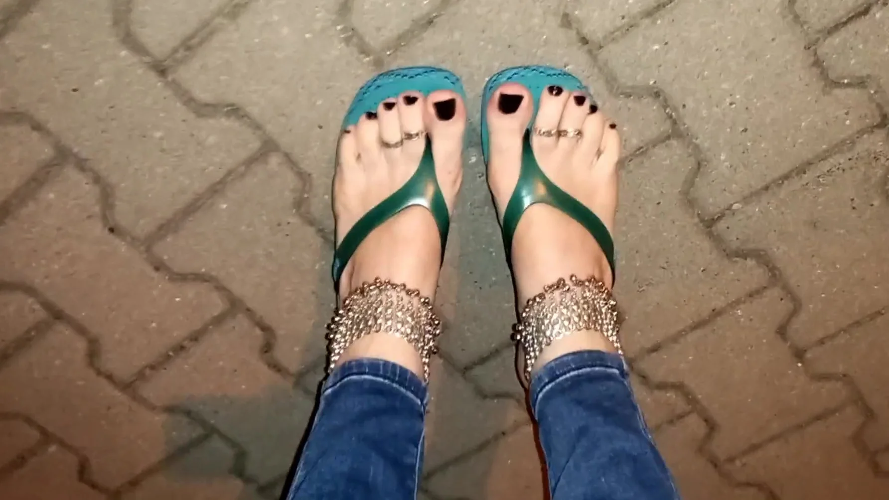 Feet Lover In Sexy Platform Flip Flops