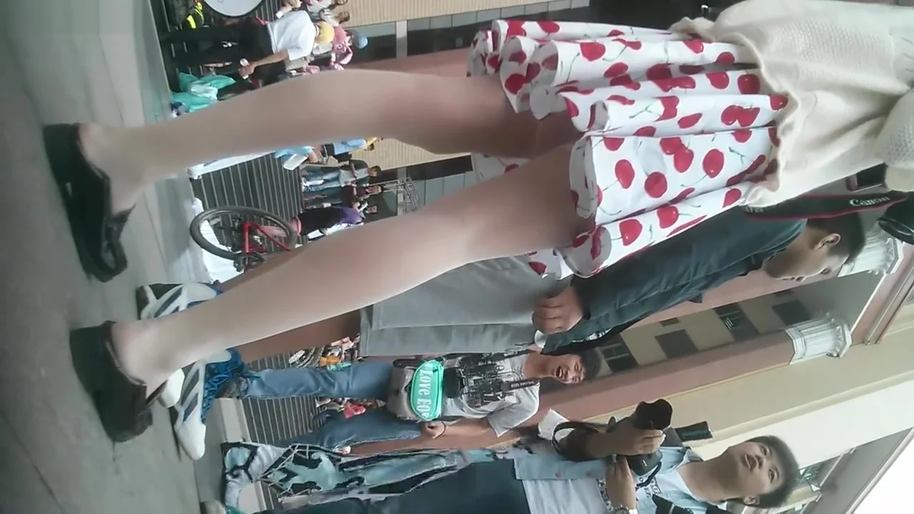The Chinese hot teen 18+ in white stockings got upskirted
