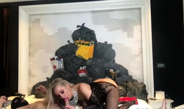 Chubby babe with big boobs toying her pussy