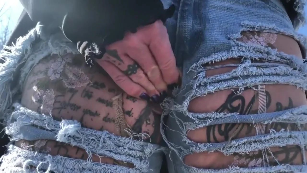 Outdoor Play With Her Pierced And Tattooed Pussy In Jeans