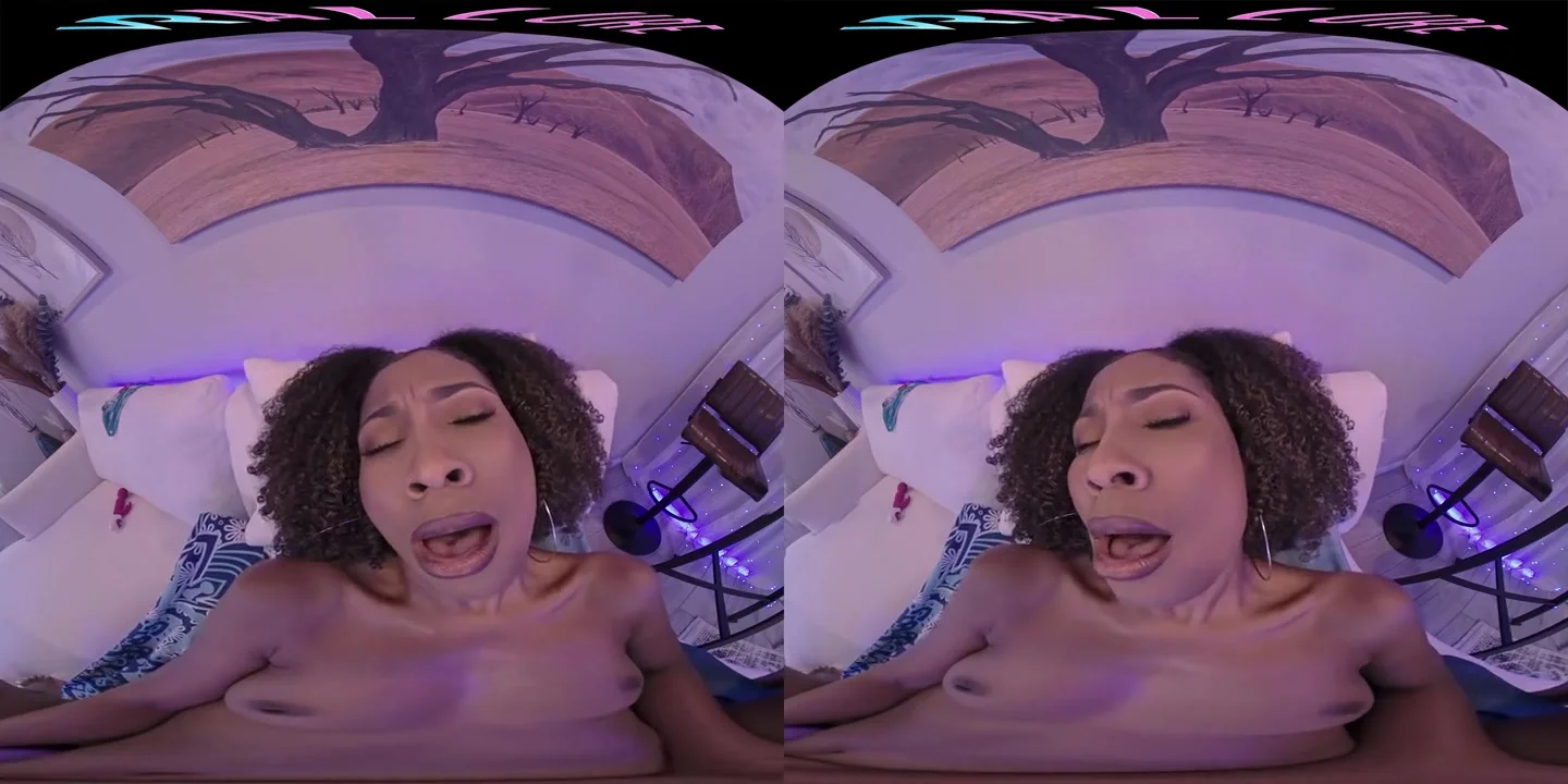 Dazzling ebony bombshell plays with herself in VR before going on a date