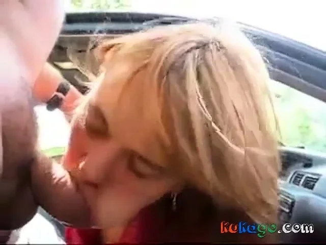 Amateur MILF Blow Job Outside Eats Cum