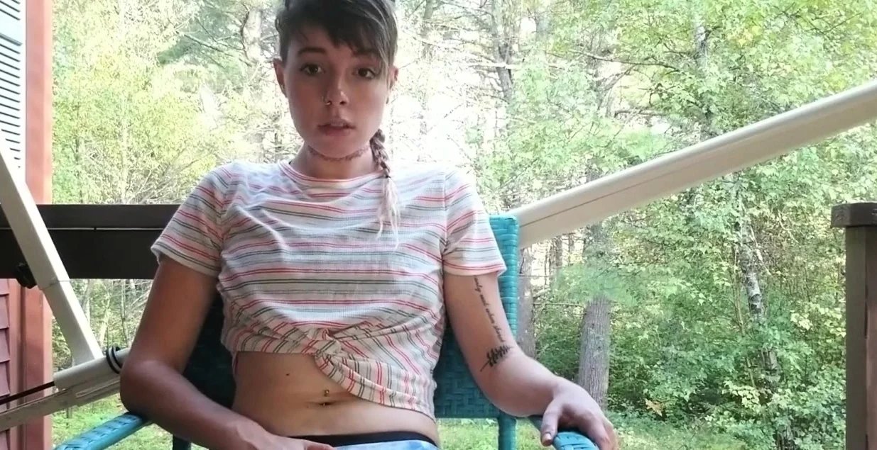 Brunette Amateur Masturbates on Webcam Outdoors