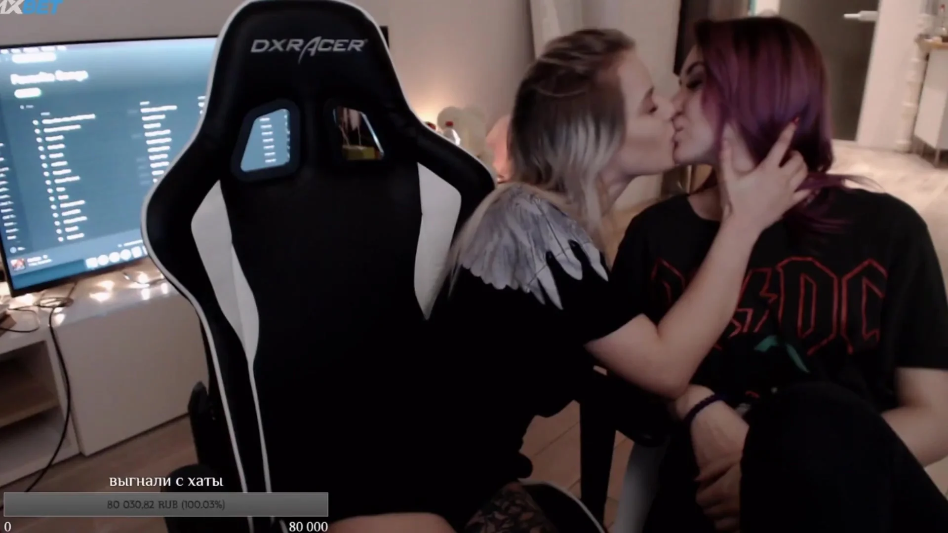 Russian Twitch Thots Making Out