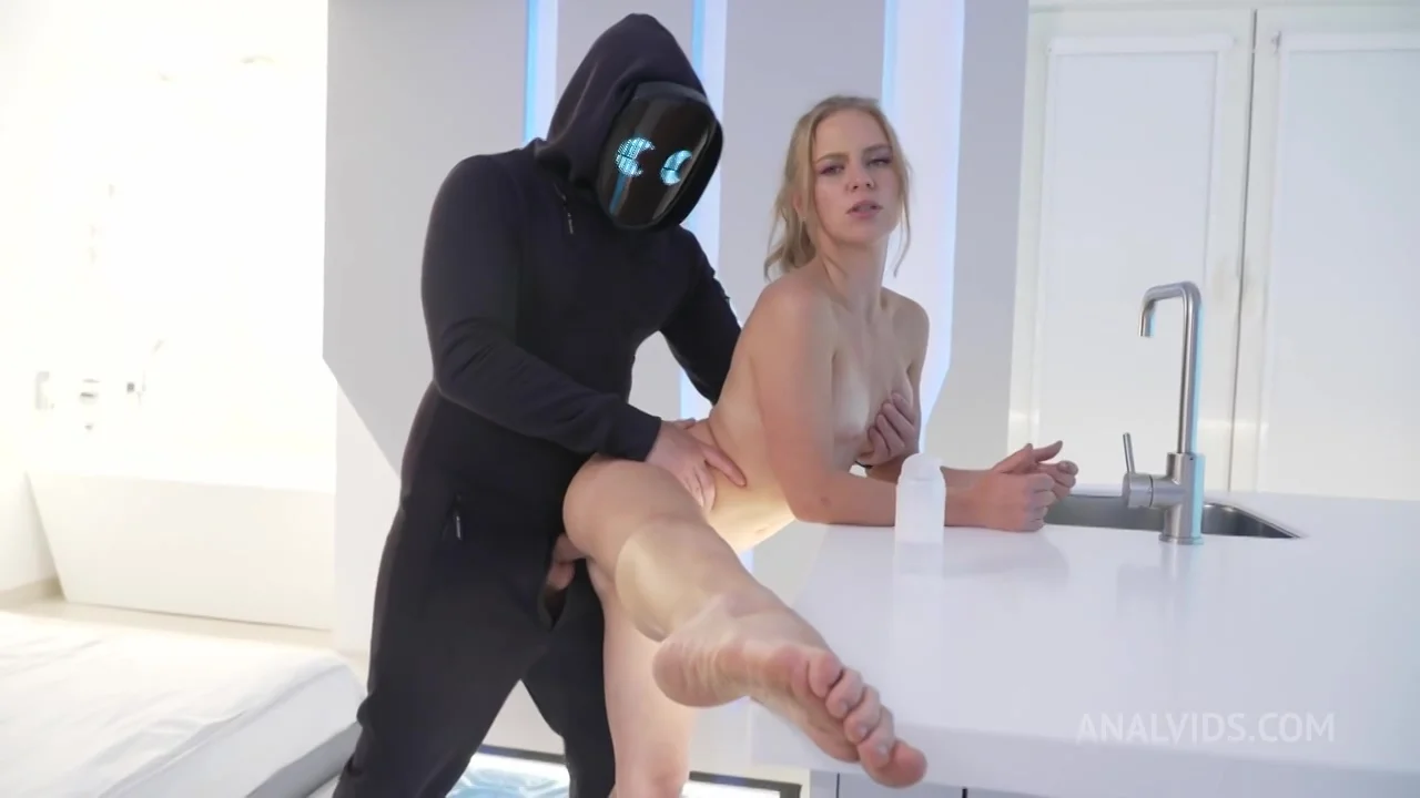Gorgeous Babe Ella Is Ready For Anal Sex Any Time Anywhere