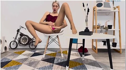 Katty Fox Uses Sex Toy To Get Off