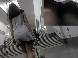 Upskirts in public gives chance to admire intimate view