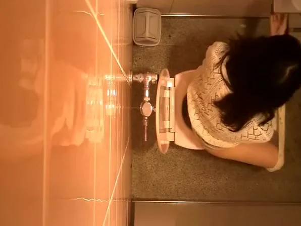 Public toilet ceiling catches women pissing