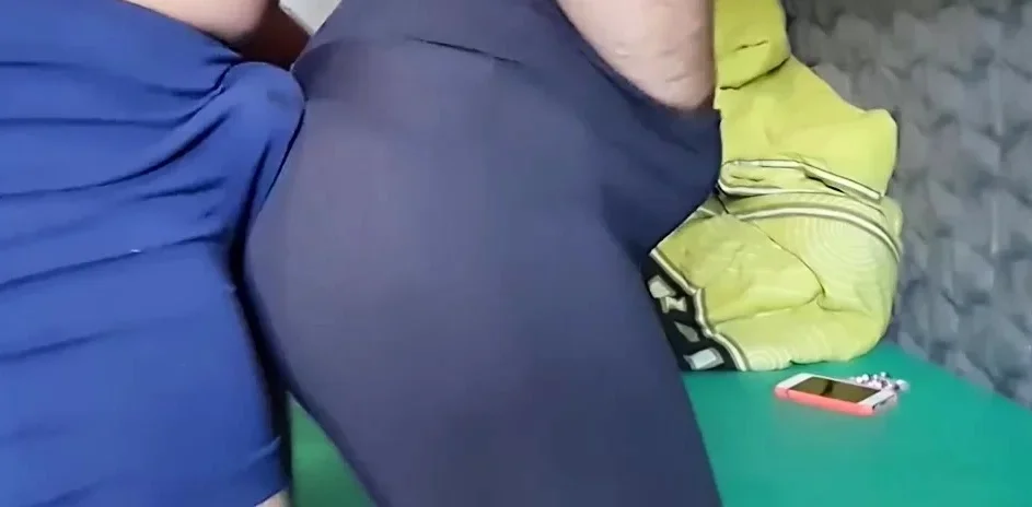 Mulher brasileira recebe sexo doggystyle e gozada na