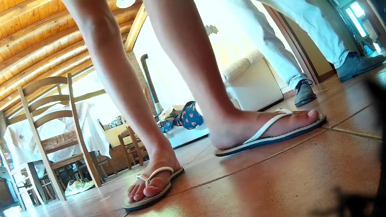 candid teen 18+ flip flop