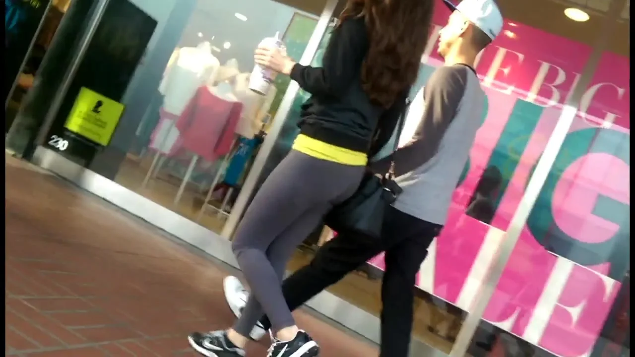 teen 18+ in yoga pants