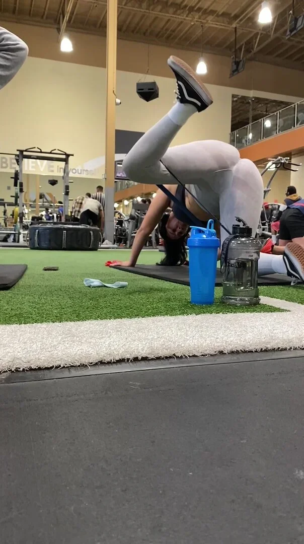 gym candid whore stretching