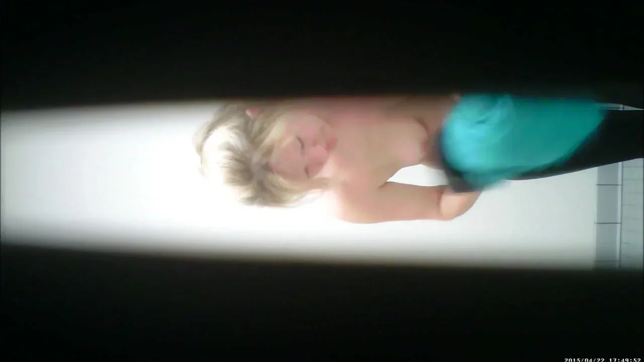 REAL ! Hot Blonde MILF Changing in Bathroom