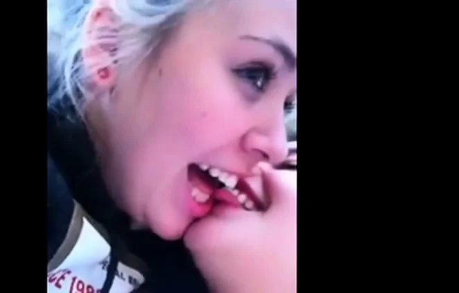 Girls Kissing Selfie Suck