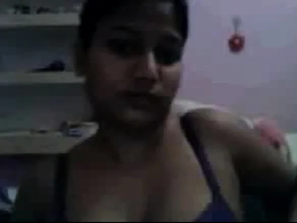 Hot Indian busty babe on webcam starts off with her big tit