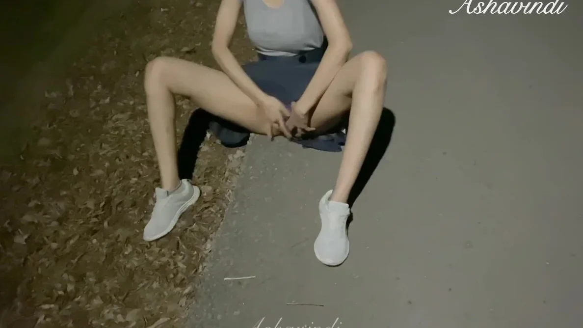 Petite teen 18+ Risky Public Squirting