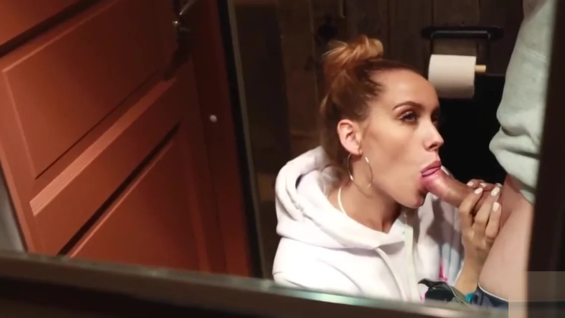Sex in a Canadian cafe. Street slut does a good blowjob