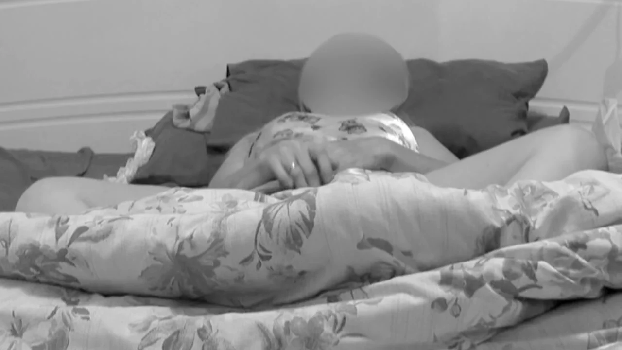 Girl starts to mastubate she gets her orgasm