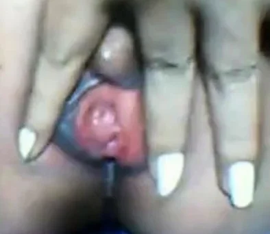 Mature Filipino manipulates pussy