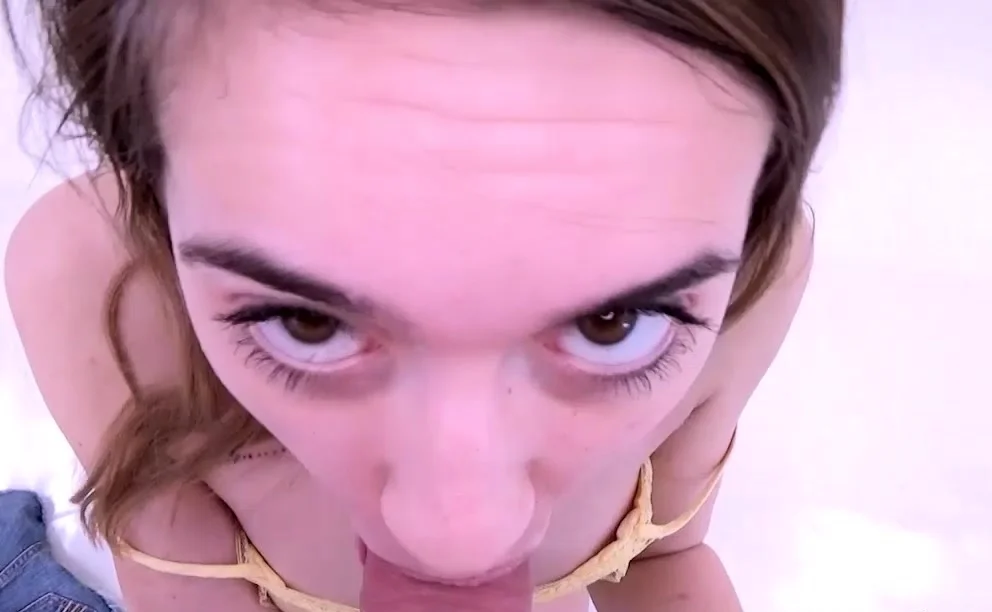 Gorgeous teen gets creamy pussy fucked in studio